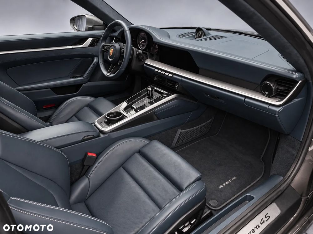 Porsche 911 Carrera 4S - 10