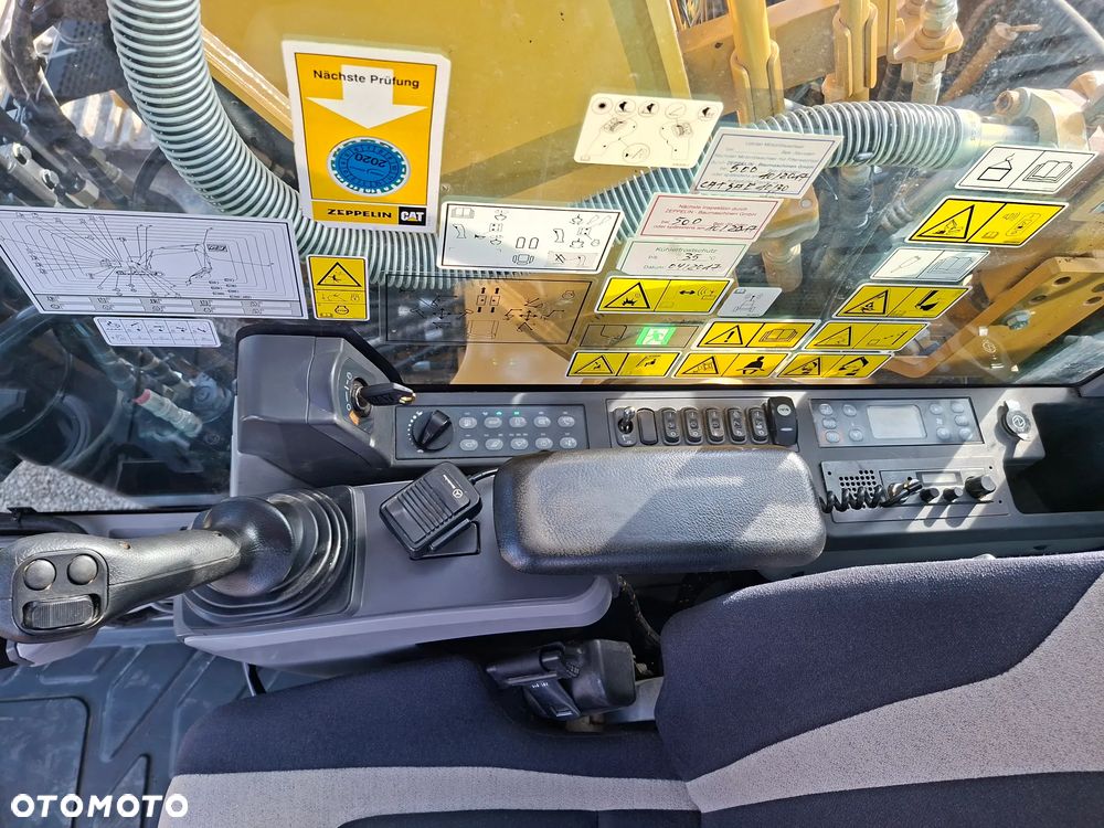 Caterpillar CAT 323 FL - 33