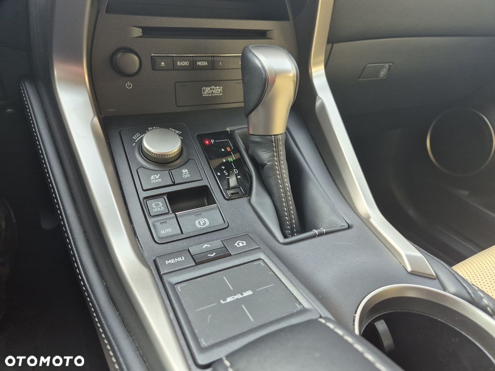 Lexus NX 300h Prestige AWD - 28