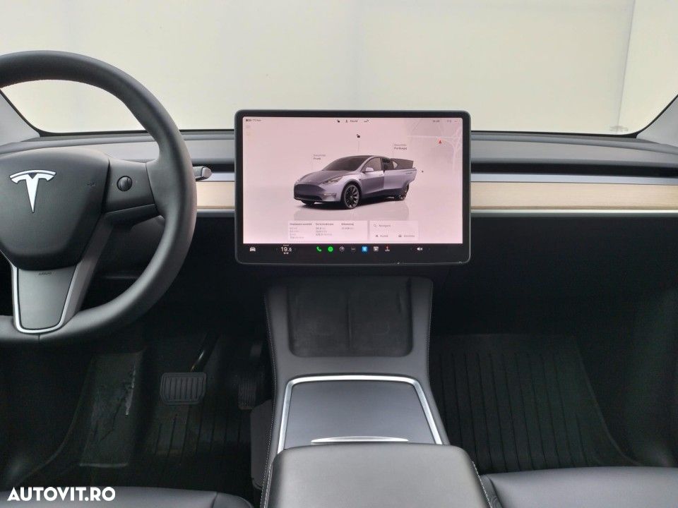 Tesla Model Y Long Range AWD - 11
