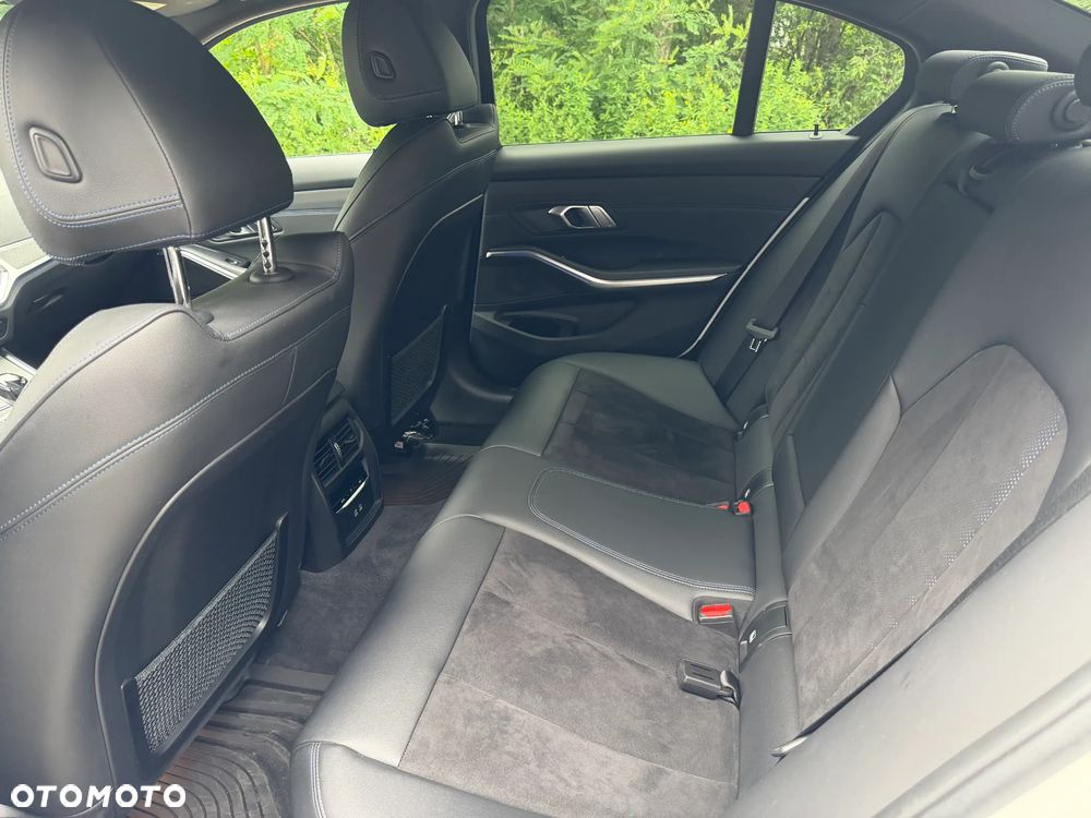BMW Seria 3 330i xDrive M Sport sport - 18