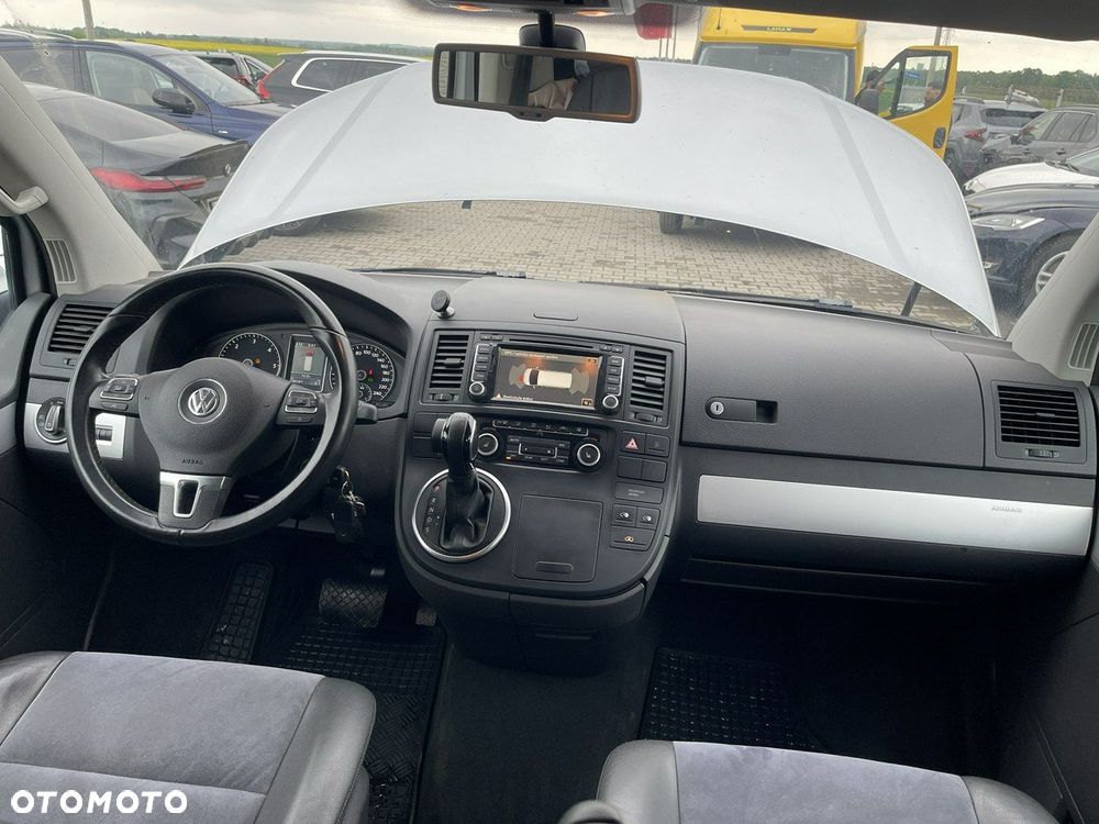 Volkswagen Multivan - 11