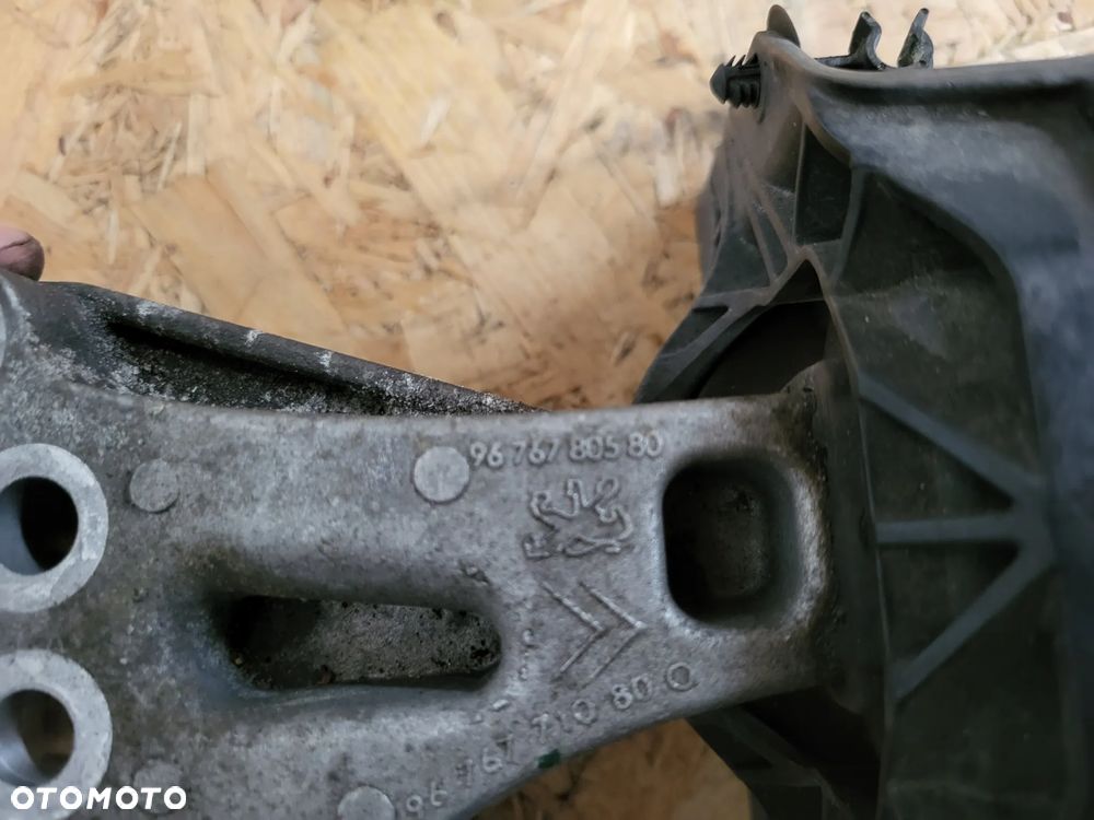 Poduszka silnika 1.2 VTI Peugeot 208 - 3