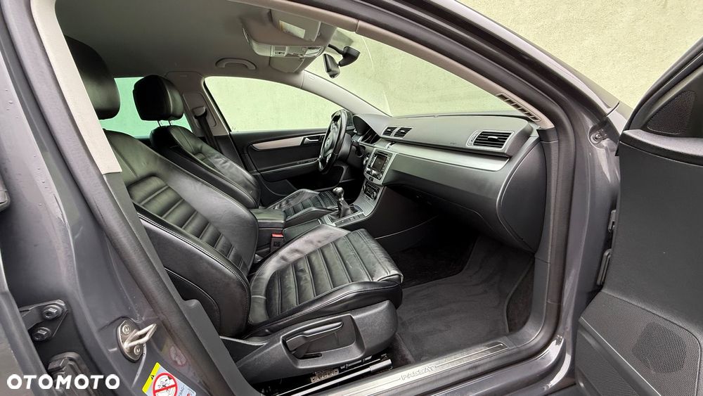 Volkswagen Passat 2.0 TDI BlueMotion Technology Exclusive - 36