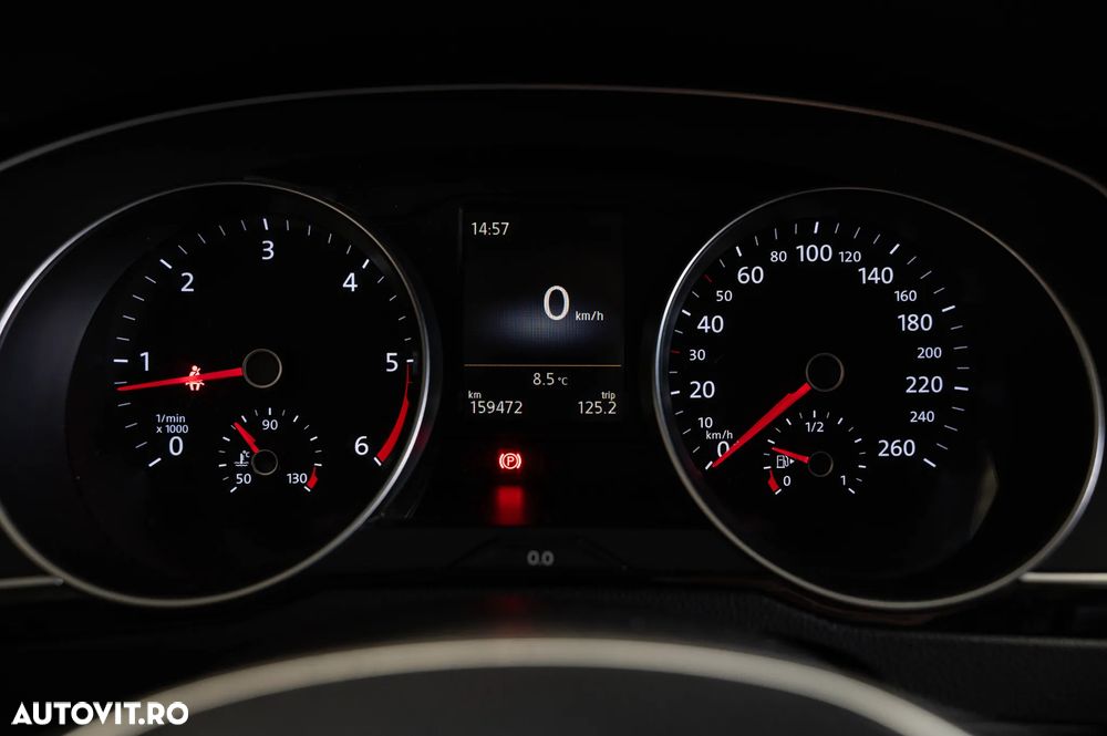 Volkswagen Passat 2.0 TDI SCR Comfortline - 24