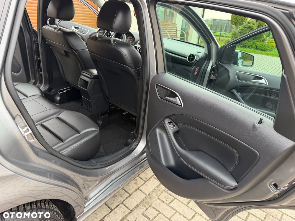 Mercedes-Benz Klasa B 180 7G-DCT Edition - 4