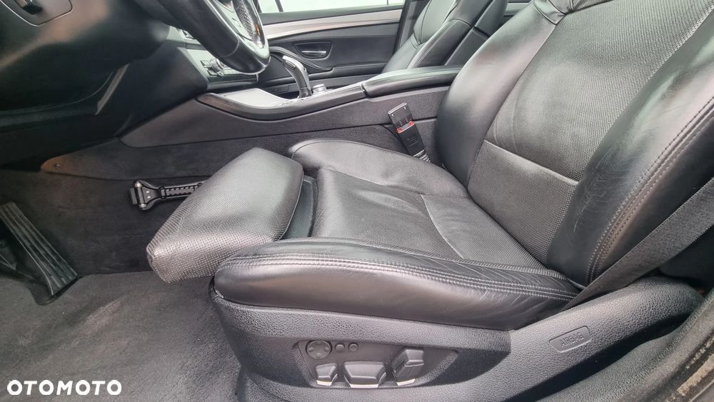 BMW Seria 5 M550d xDrive Touring Sport-Aut - 14