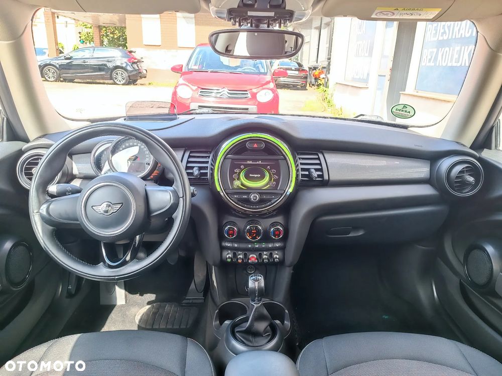 MINI Cooper Standard - 16