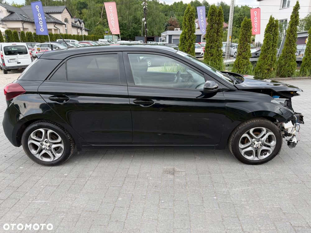 Hyundai i20 blue 1.2 Pure - 5