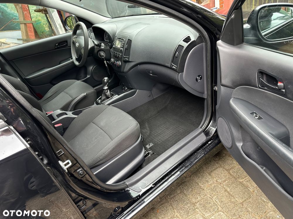 Hyundai i30 1.6 Classic + - 23