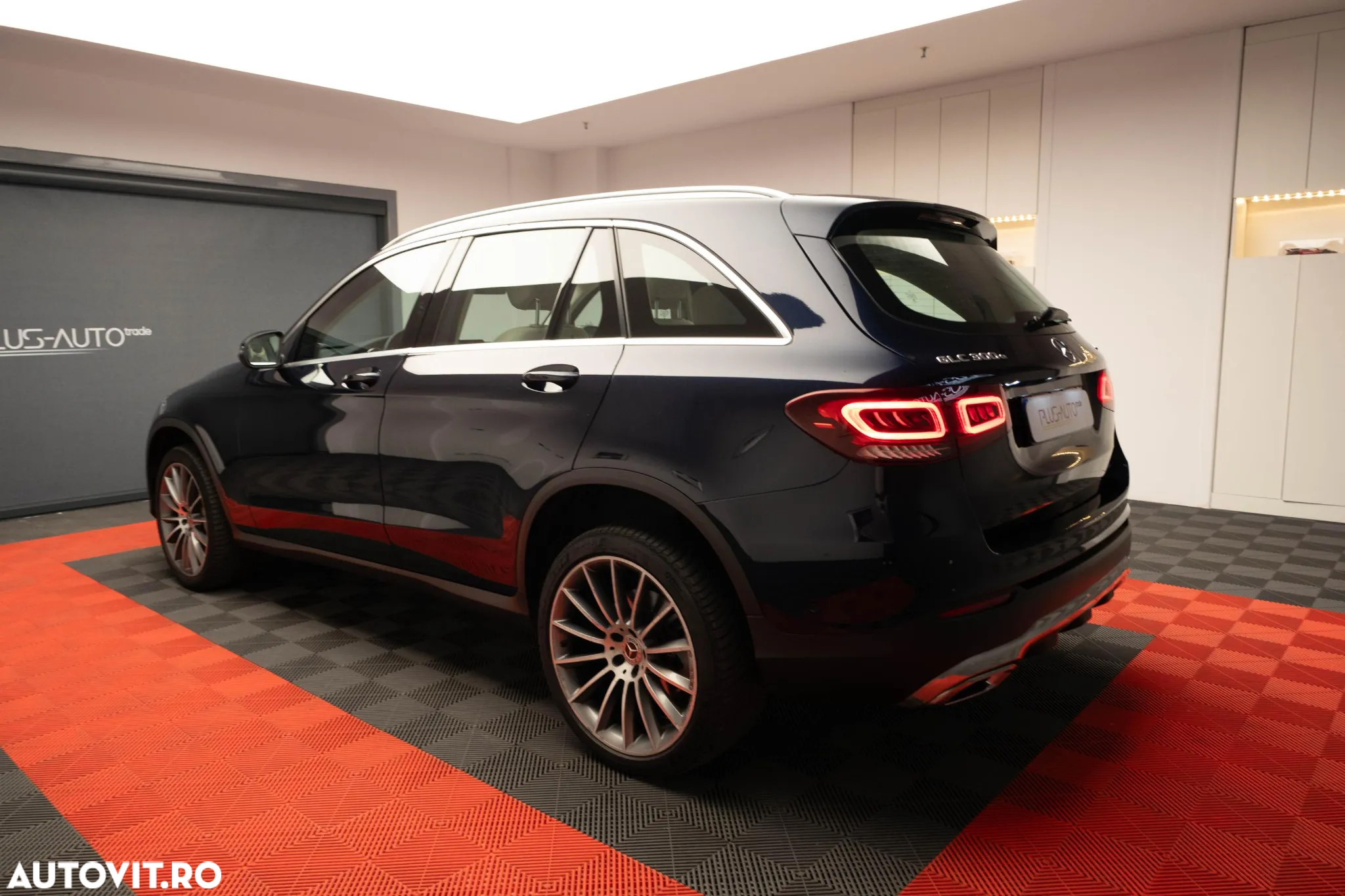 Mercedes-Benz GLC 300 e 4Matic 9G-TRONIC Exclusive - 23