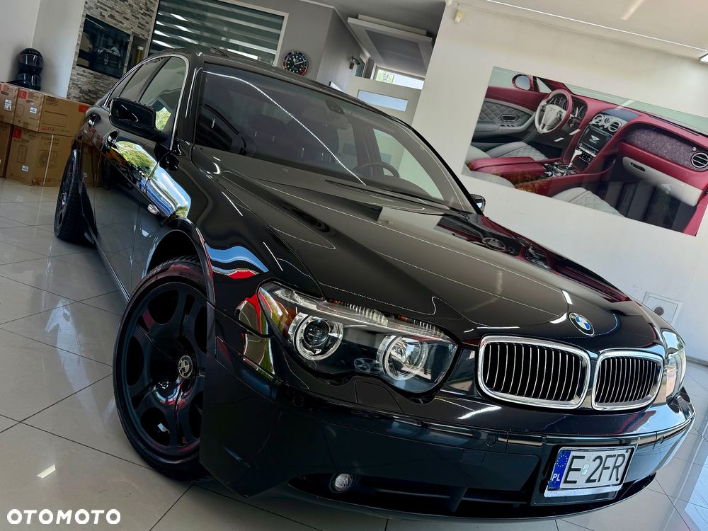 BMW Seria 7 745i - 8