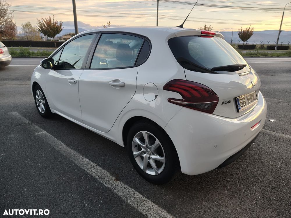 Peugeot 208 1.2 L PureTech Active - 5