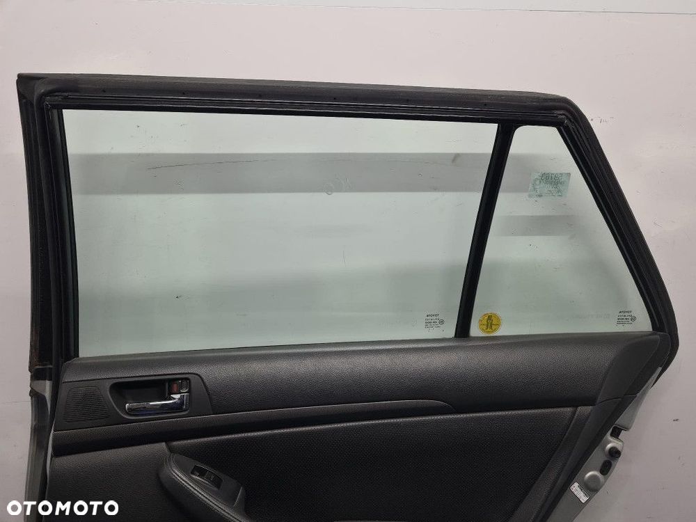 TOYOTA AVENSIS T25 DRZWI TYŁ PRAWE 1C0 - 11