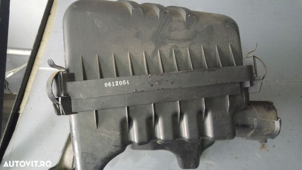 carcasa filtru aer hyundai tucson 2.0 crdi 2005-2010 28100-2e250 - 1