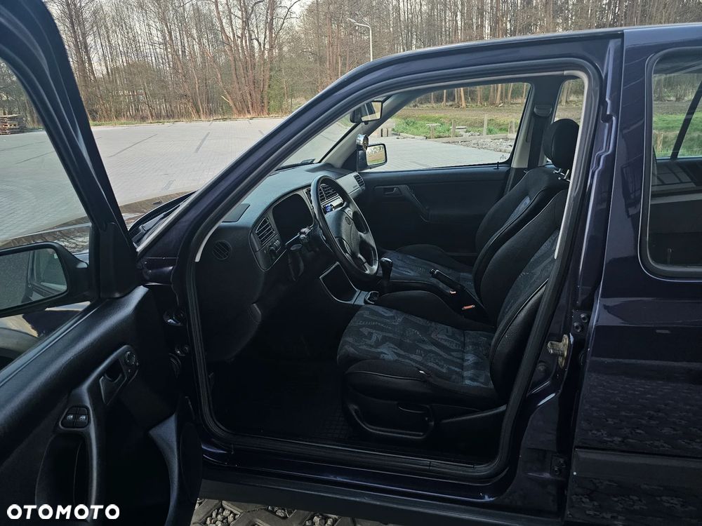 Volkswagen Golf - 8
