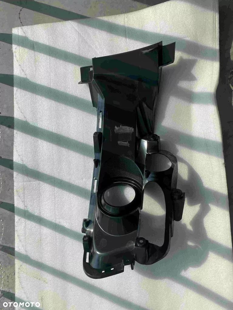 Kratka halogenu, ramka Ford Mustang 2015 -17 FR3Z-17E811-AA, lewa - 1