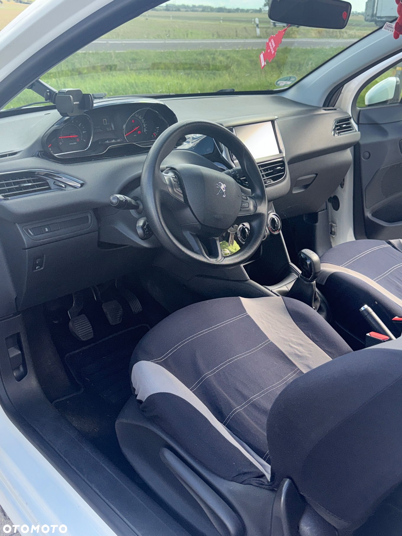 Peugeot 208 - 10