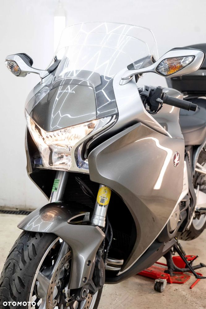Honda VFR - 11