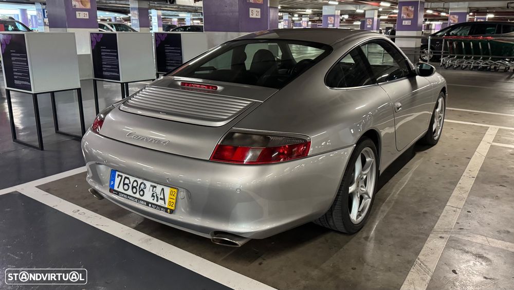 Porsche 911 (996) Carrera 4 - 11