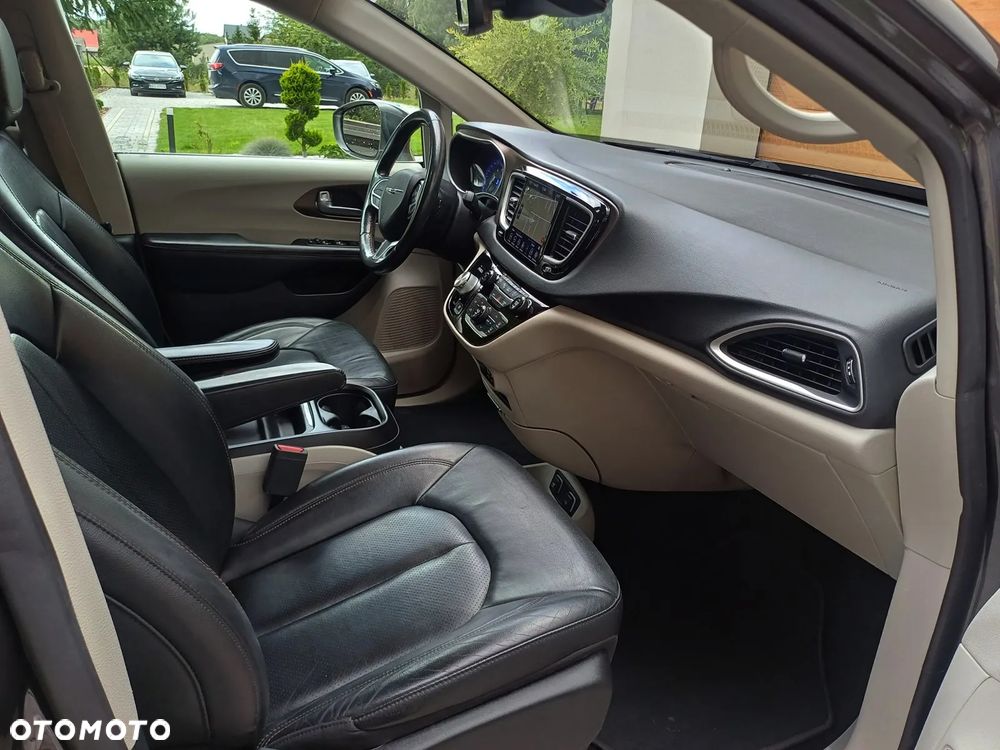 Chrysler Pacifica - 10