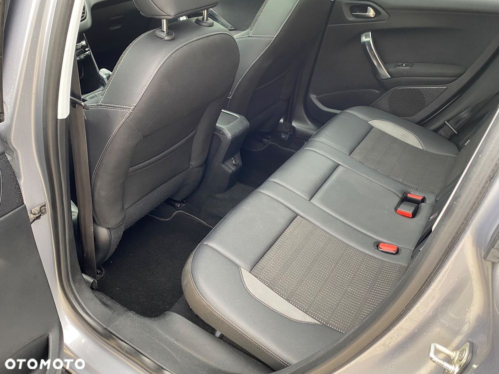 Peugeot 2008 1.2 Pure Tech Allure S&S - 14