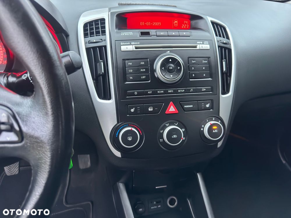 Kia Ceed 1.4 CVVT Dream-Team Edition - 14