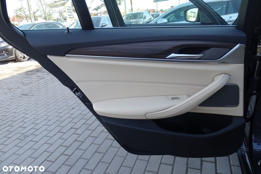 BMW Seria 5 530i Sport Line - 20