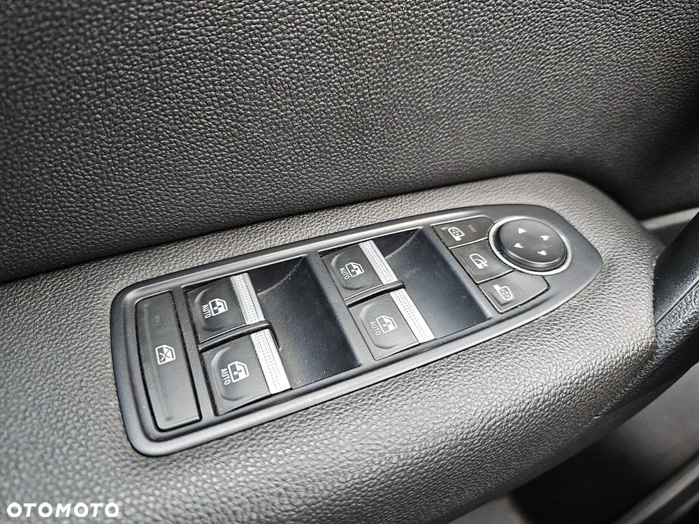 Renault Captur 1.3 TCe Intens EDC - 28