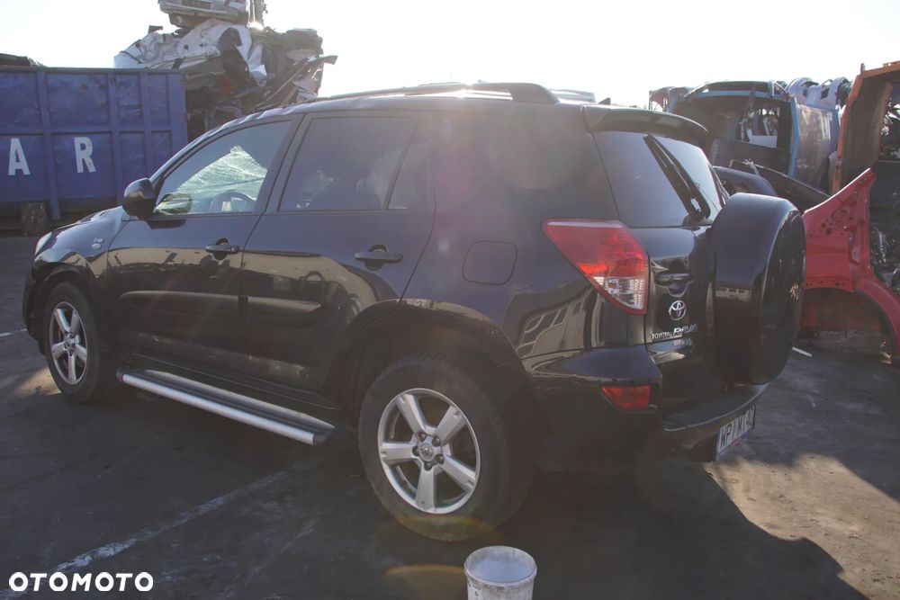 Auto na części - Toyota RAV4 III 2.2 D-4D 136 KM 2AD-FTV EA62 202 2008R Silnik Skrzynia Drzwi Błotnik Klapa Zderzak Lampa Lusterko Klamka Szyba Deska Kokpit Sterownik Moduł Czujnik Licznik Wyświetlacz Panel Kierownica - 4