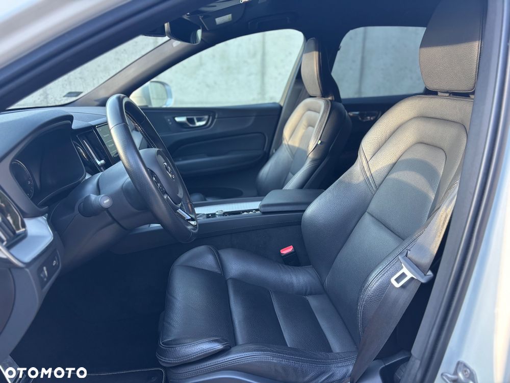 Volvo XC 60 T4 R-Design - 10