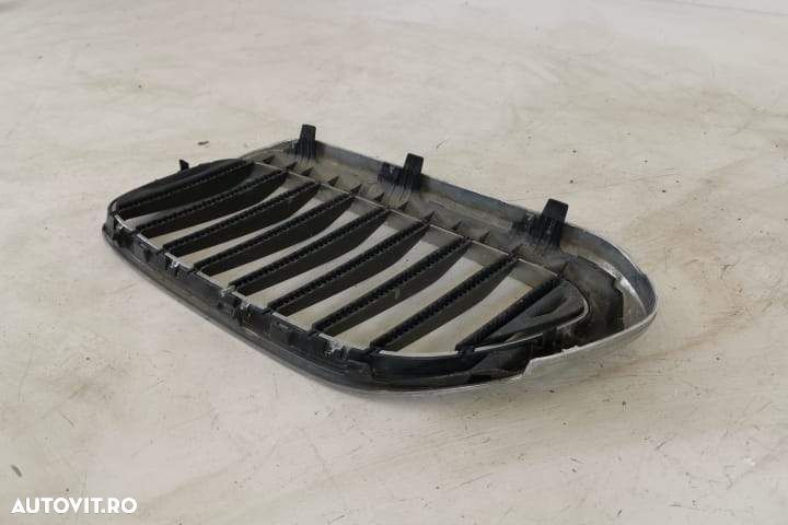 Grila Centrala Radiator Nara Dreapta Originala In Stare Buna 2021 2022 - 6