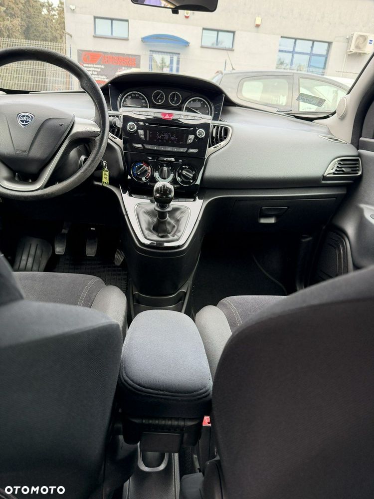 Lancia Ypsilon 0.9 Black&Red S&S - 26