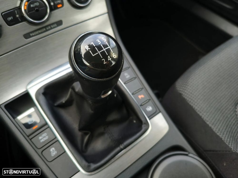 VW Passat Variant 1.6 TDI BlueMotion - 24