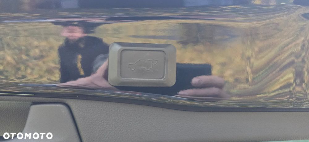 Toyota RAV4 2.5 Hybrid Black Edition by JBL 4x4 - 32