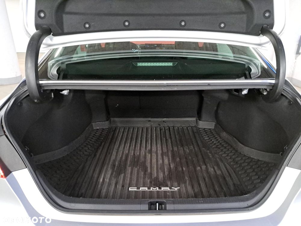 Toyota Camry 2.5 Hybrid Executive CVT - 13