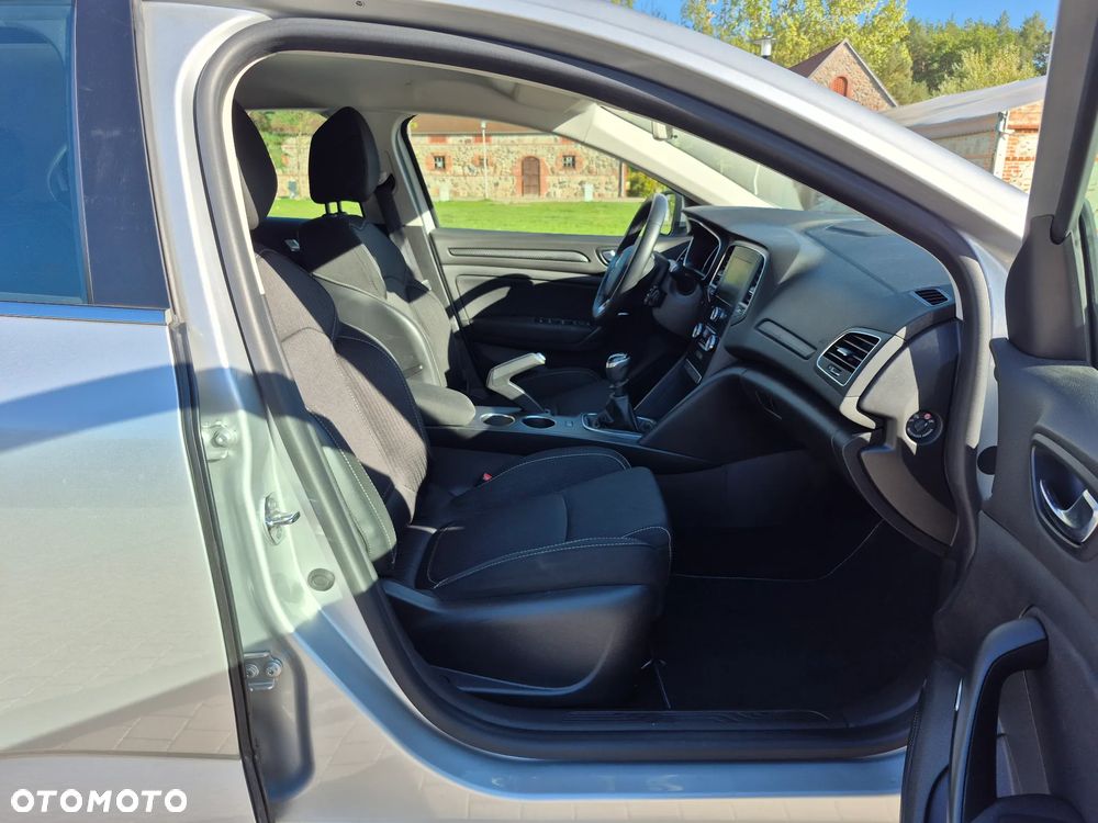Renault Megane TCe 115 GPF ZEN - 29