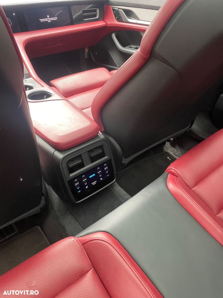 Porsche Taycan 4S - 10