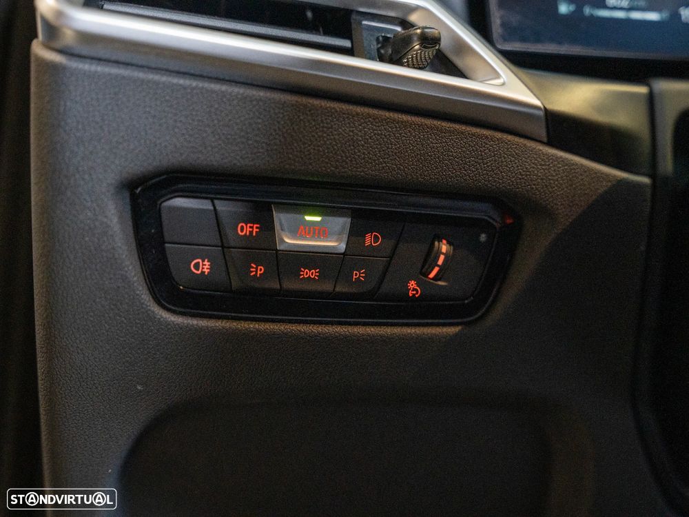 BMW 320 d Pack Desportivo M Auto - 16