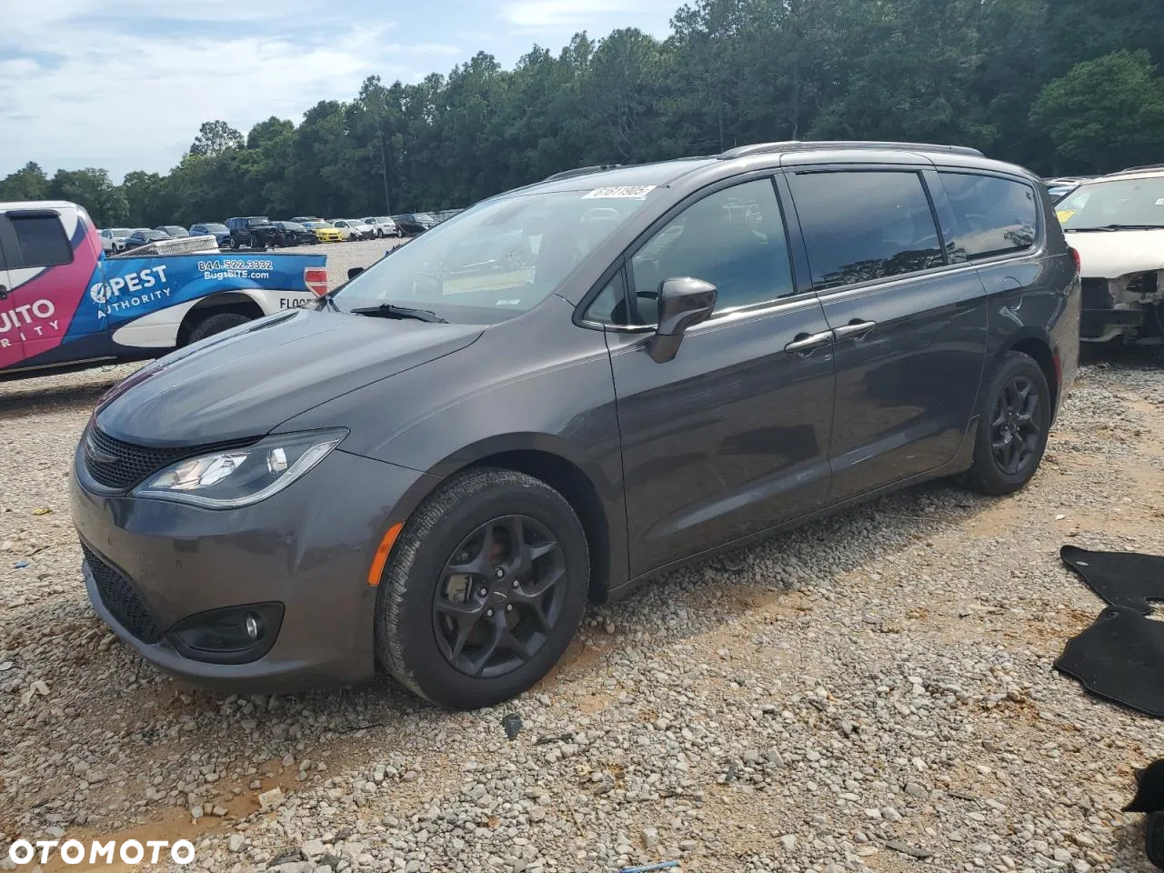 Chrysler Pacifica - 2