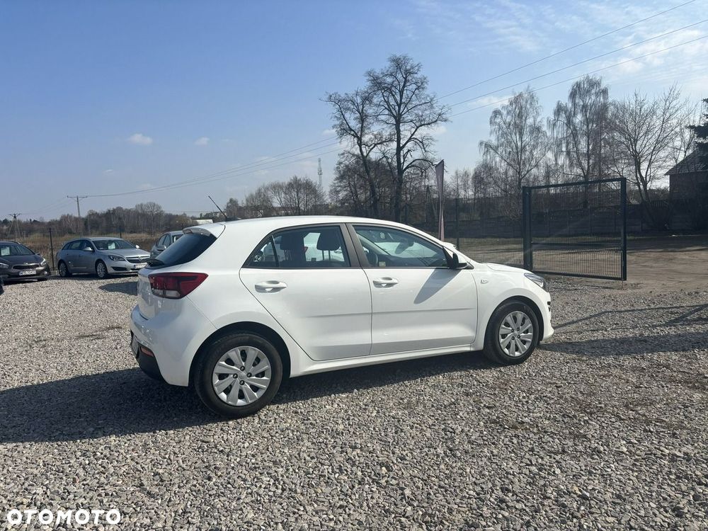 Kia Rio - 12