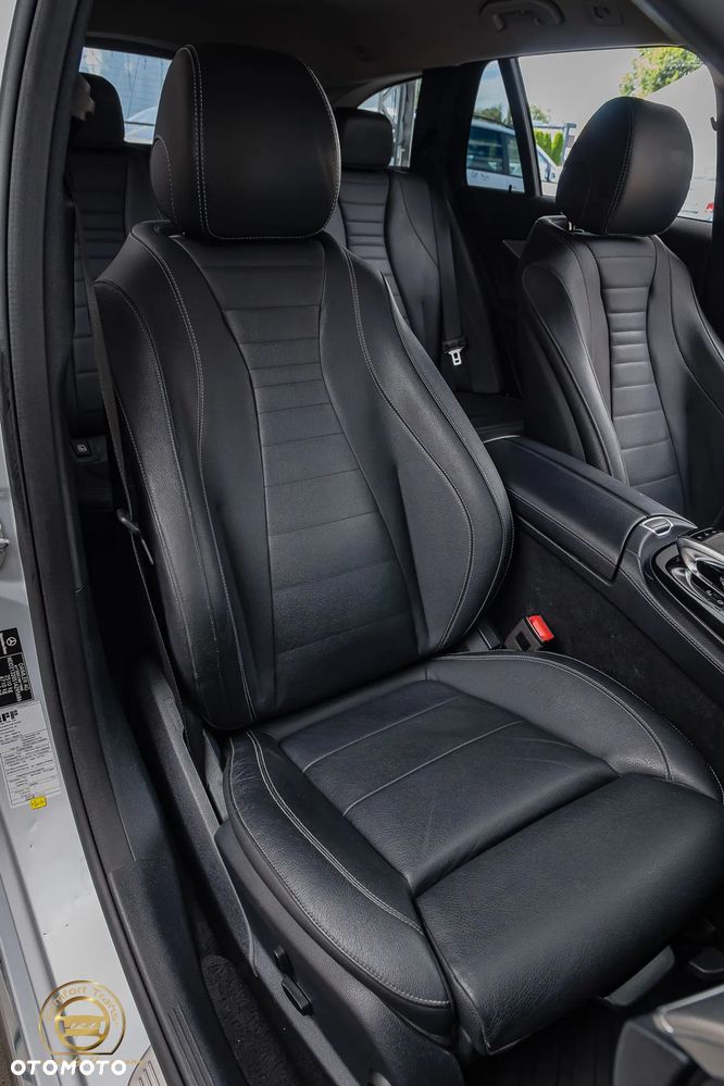Mercedes-Benz Klasa E 220 d 4-Matic 9G-TRONIC - 19