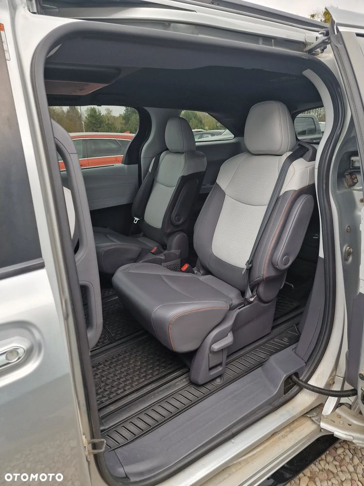 Toyota Sienna - 15