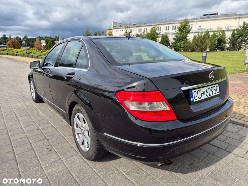 Mercedes-Benz Klasa C 180 CGI BlueEFFICIENCY Avantgarde - 6