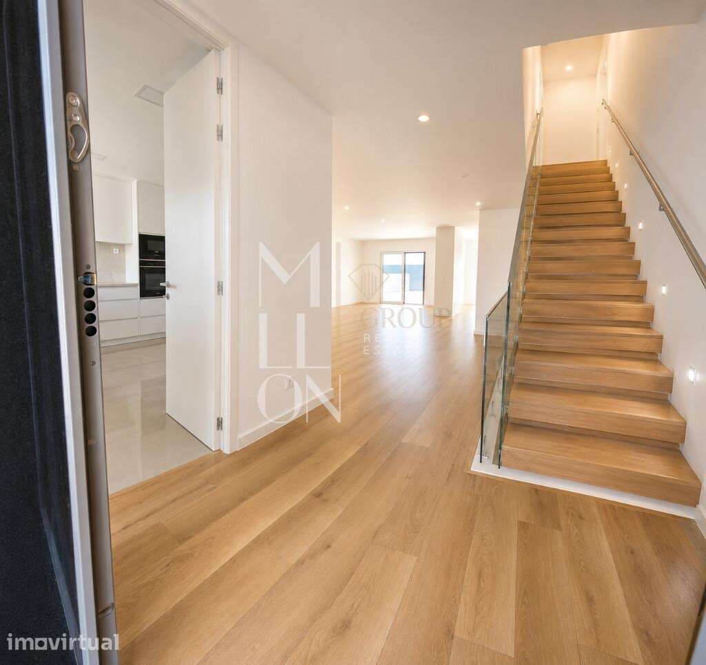 Moradia contemporânea com terraço e piscina em condomínio privado - Grande imagem: 5/19