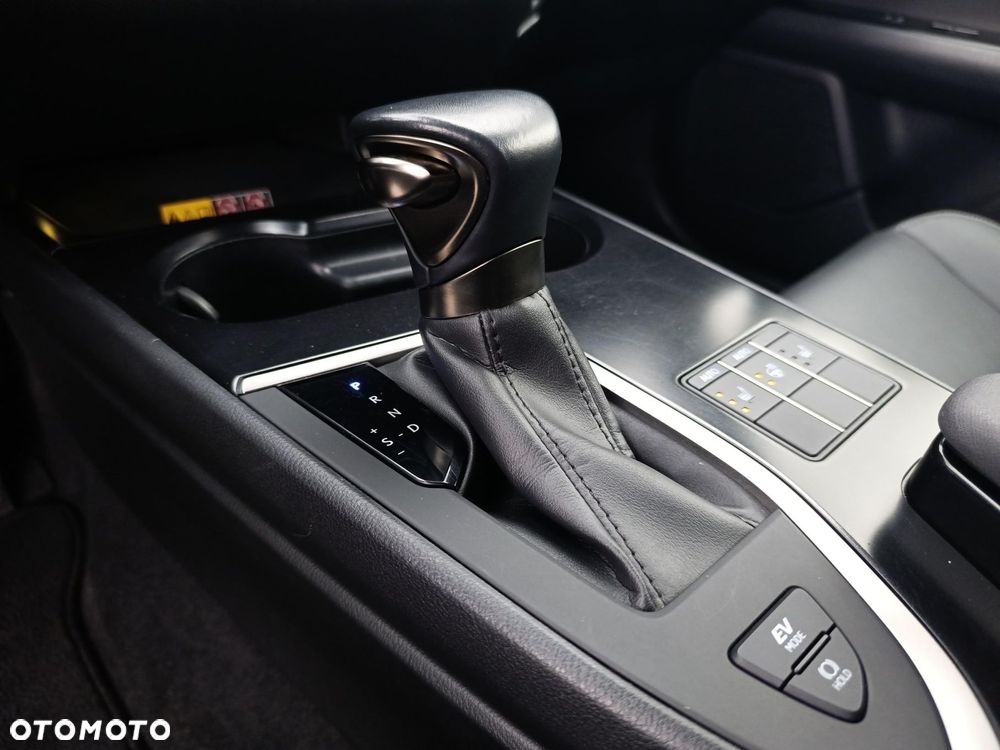 Lexus UX 250h GPF F Sport Design 2WD - 26