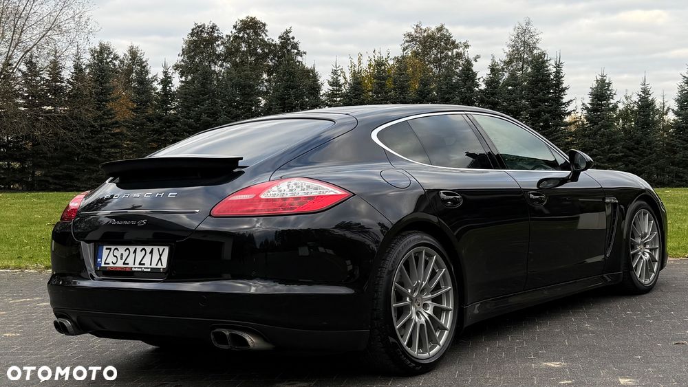 Porsche Panamera 4S - 29