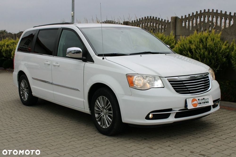Chrysler Town & Country - 40
