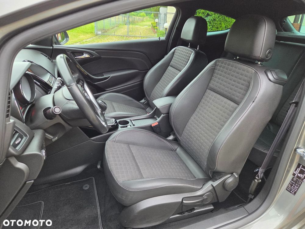 Opel Astra 1.6 T SIDI Sport S&S - 36
