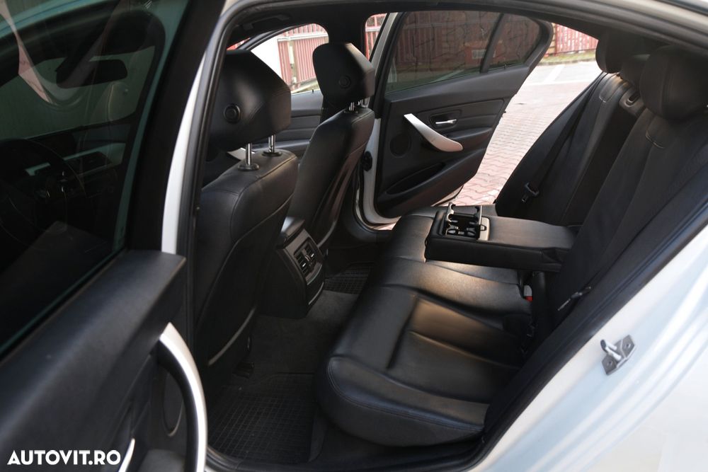 BMW Seria 3 320d Touring Aut. Blue Performance Sport Line - 22